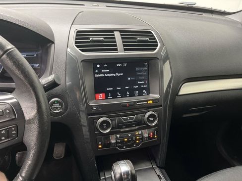 Used 2018 Ford Explorer XLT w/ Equipment Group 202A AWD/4WD image 24