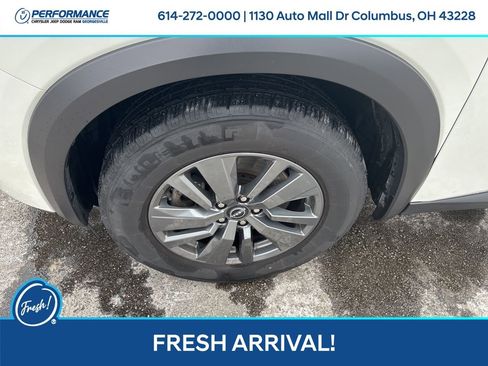 Used 2024 Nissan Pathfinder SV image 10