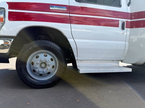 Used 2016 Ford E-450 and Econoline 450 Super Duty w/ Shuttle Bus Prep Package RWD image 36