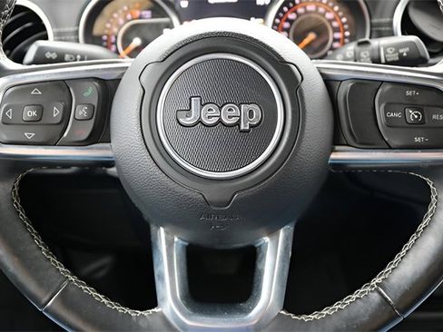 Used 2018 Jeep Wrangler Unlimited Sahara image 21