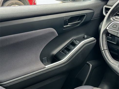 Certified 2023 Toyota Highlander LE image 22