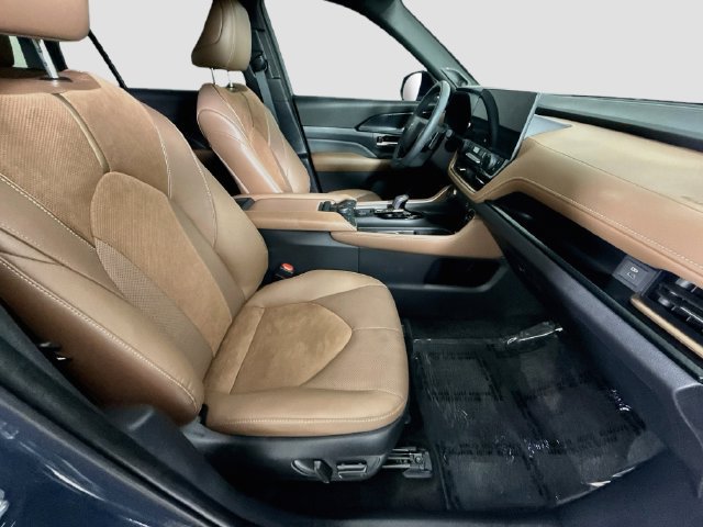 Certified 2025 Toyota Grand Highlander AWD Hybrid image 31