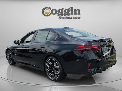 Used 2025 BMW 550e xDrive w/ Premium Package AWD/4WD image 3