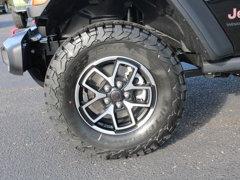 Used 2026 Jeep Wrangler Unlimited Rubicon image 36