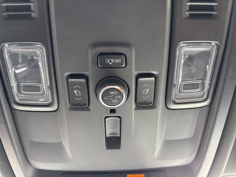 Used 2025 GMC Yukon XL Denali AWD/4WD image 33