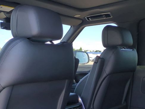 New 2025 Land Rover Range Rover Long Wheelbase SE image 17