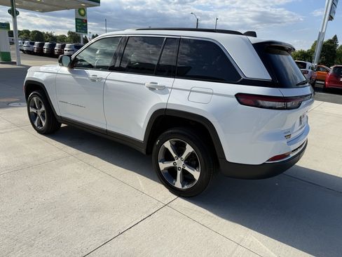 Used 2024 Jeep Grand Cherokee Limited w/ Trailer Tow Package AWD/4WD image 6