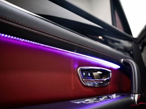 Used 2018 Bentley Bentayga image 44