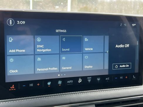 Used 2023 Lincoln Corsair AWD w/ Equipment Group 101A image 22