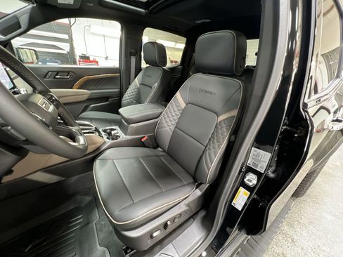 New 2025 GMC Canyon Denali w/ LPO, Denali Black Edition image 20