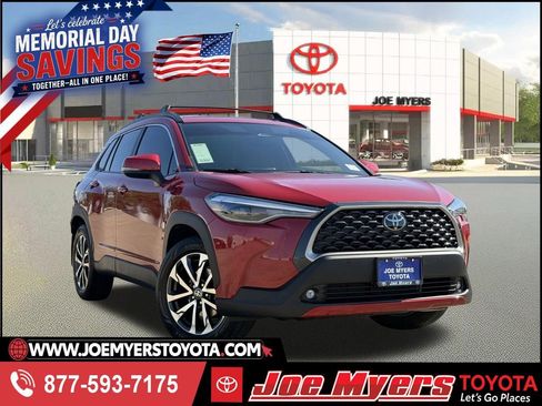 Used 2024 Toyota Corolla Cross XLE FWD image 1