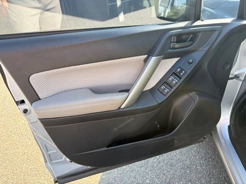 Used 2017 Subaru Forester 2.5i Premium w/ All-Weather Package AWD/4WD image 10
