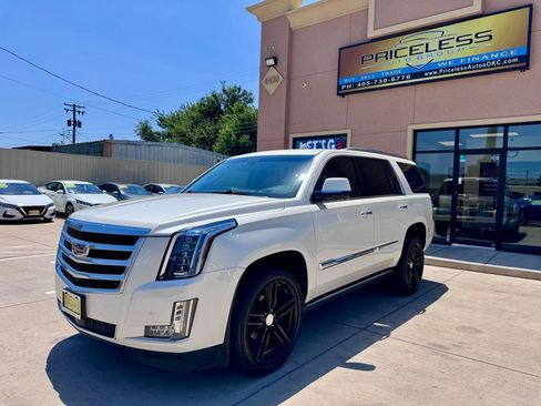 Used 2015 Cadillac Escalade Premium RWD image 8