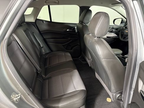 Used 2024 Chevrolet Trax LT FWD image 17