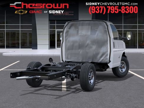 New 2025 GMC Savana 3500 w/ Power Convenience Package RWD image 4