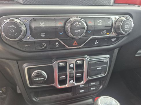 Used 2018 Jeep Wrangler Unlimited Sport S AWD/4WD image 5