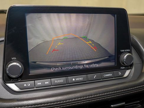 Used 2022 Nissan Rogue SV image 13