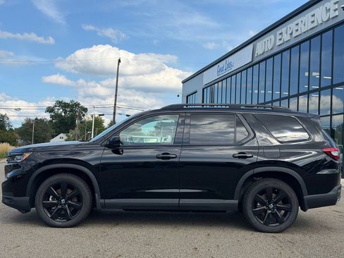 Used 2025 Honda Pilot Black Edition image 2