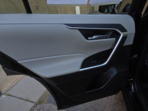 Used 2025 Toyota RAV4 XLE w/ Convenience Package image 29