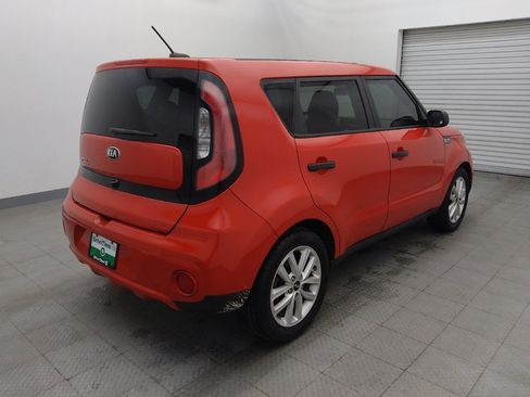 Used 2017 Kia Soul + image 9