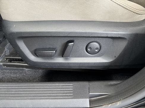Used 2025 Nissan Rogue SV FWD image 21