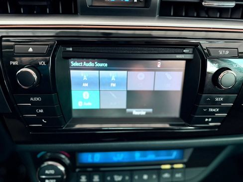 Used 2016 Toyota Corolla LE FWD image 11
