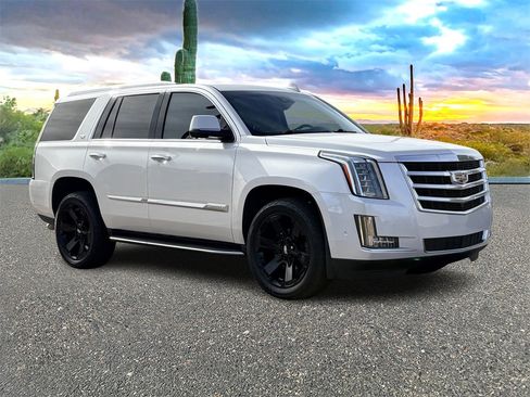 Used 2020 Cadillac Escalade Luxury image 2