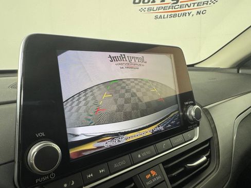 Used 2025 Nissan Altima 2.5 SV FWD image 3