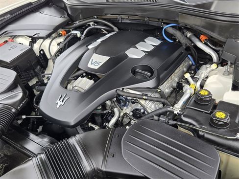 Used 2023 Maserati Levante GT image 18