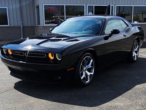 Used 2016 Dodge Challenger SXT Plus RWD image 8