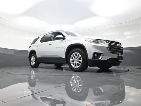Used 2020 Chevrolet Traverse LT image 9