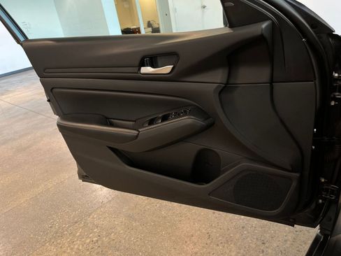 Used 2025 Nissan Altima 2.5 SV image 18