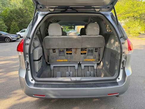 Used 2013 Toyota Sienna LE FWD image 6