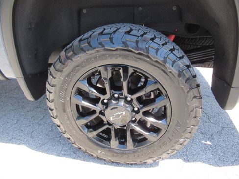 Used 2025 Chevrolet Silverado 2500 LTZ w/ Trail Boss Package AWD/4WD image 8