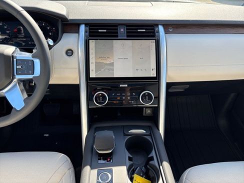 Certified 2025 Land Rover Discovery S AWD/4WD image 14
