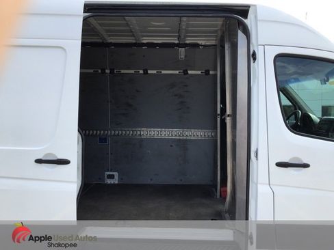Used 2014 Freightliner Sprinter 2500 image 15