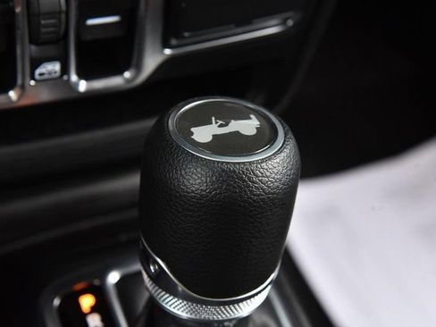 Used 2025 Jeep Wrangler Unlimited Sahara AWD/4WD image 16