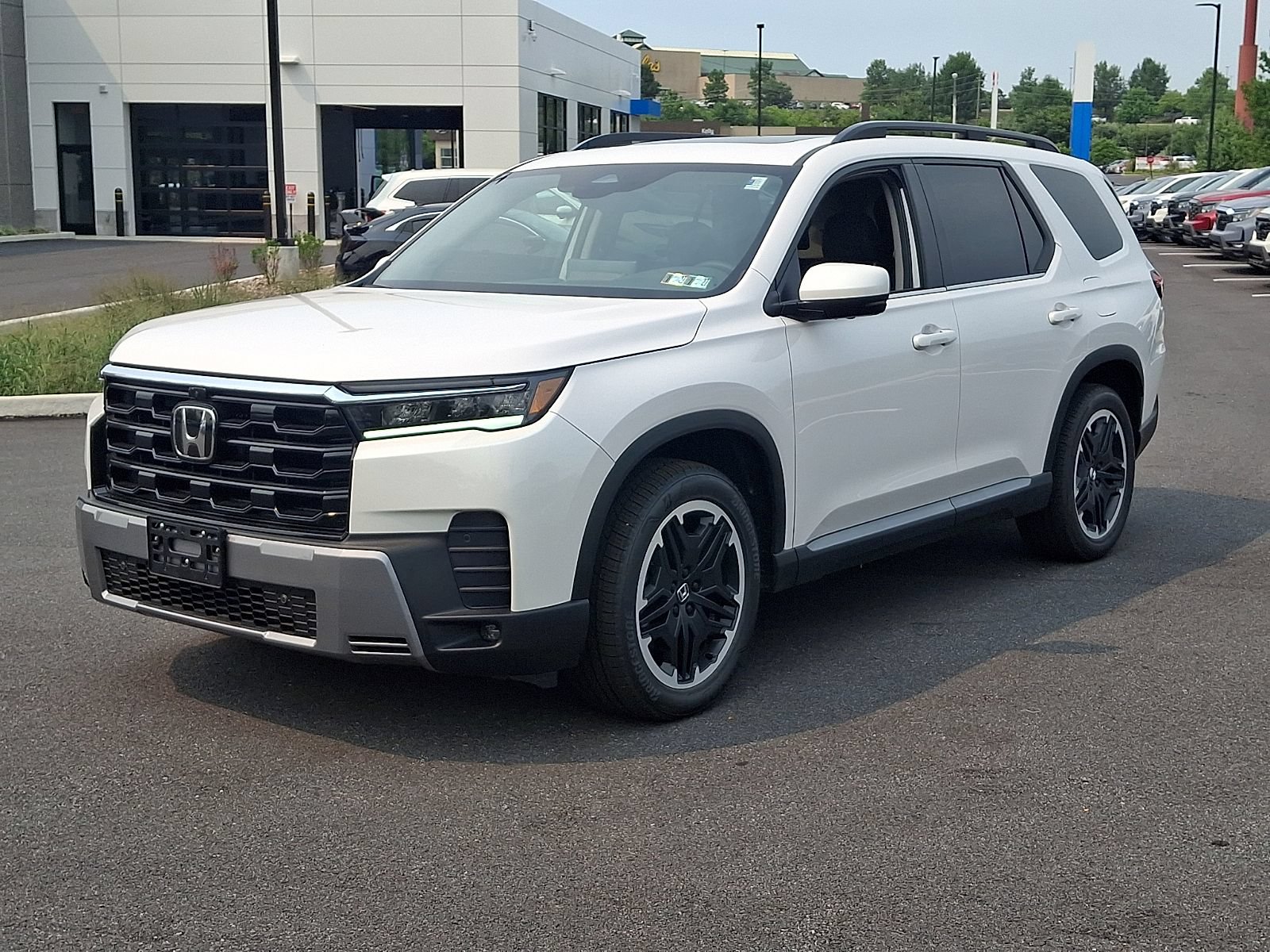 New 2026 Honda Pilot Touring image 2