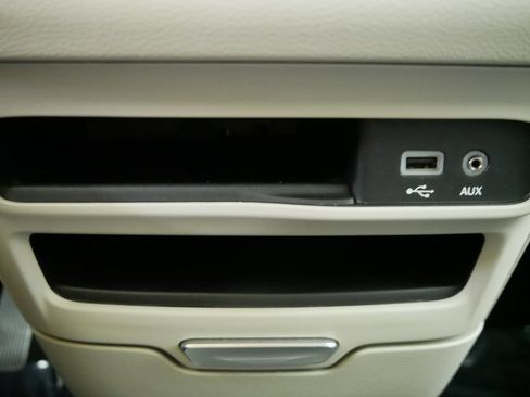 Used 2023 Chrysler Pacifica Touring-L FWD image 32