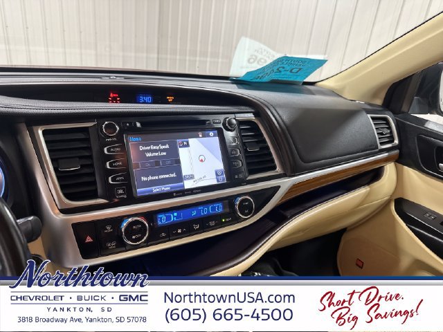 Used 2017 Toyota Highlander Limited AWD/4WD image 17