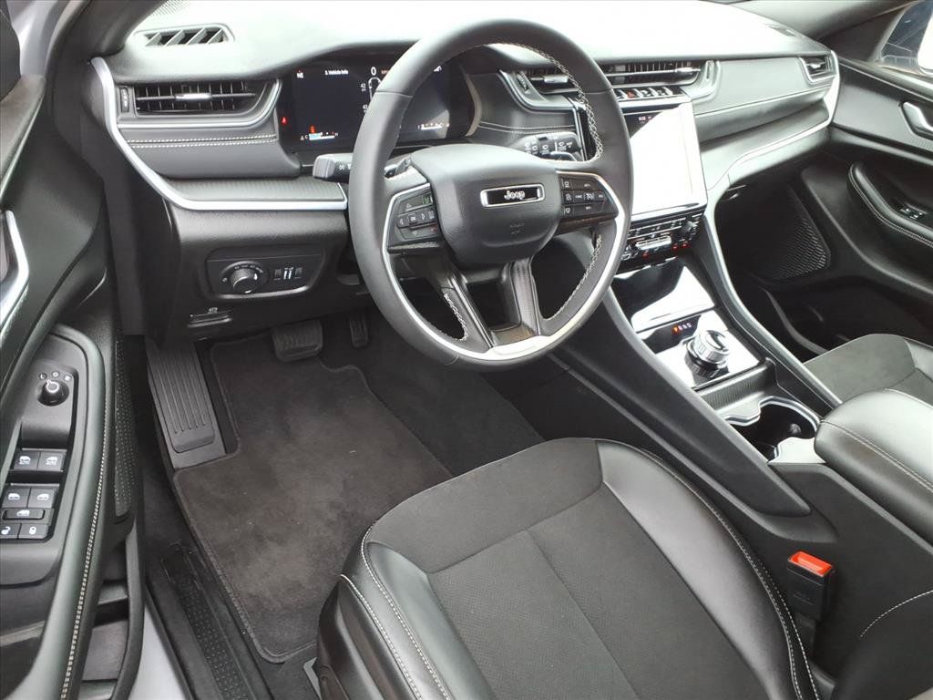 Used 2025 Jeep Grand Cherokee L Altitude AWD/4WD image 19