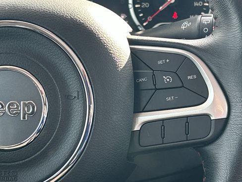 Used 2018 Jeep Renegade Trailhawk w/ UConnect 8.4 Nav Group image 19