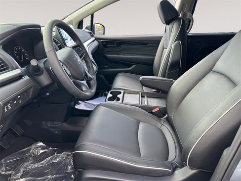 New 2026 Honda Odyssey Touring image 9