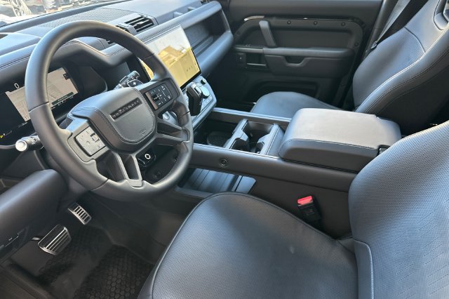 New 2026 Land Rover Defender 110 AWD/4WD image 9