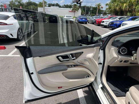 Used 2022 Mercedes-Benz EQS 580 4MATIC Sedan image 28