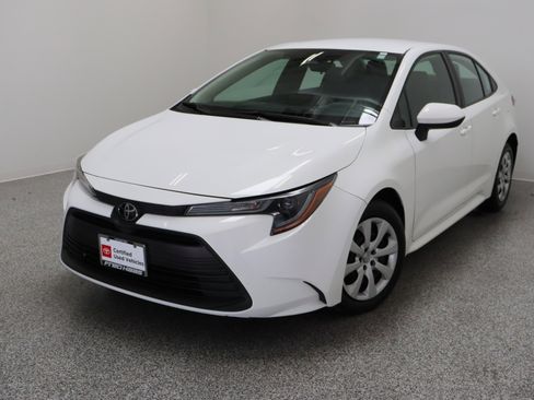 Used 2024 Toyota Corolla LE FWD image 2