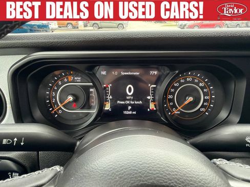 Used 2025 Jeep Gladiator Sport AWD/4WD image 19