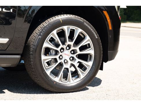 New 2026 GMC Yukon Denali w/ Denali Reserve Package image 10