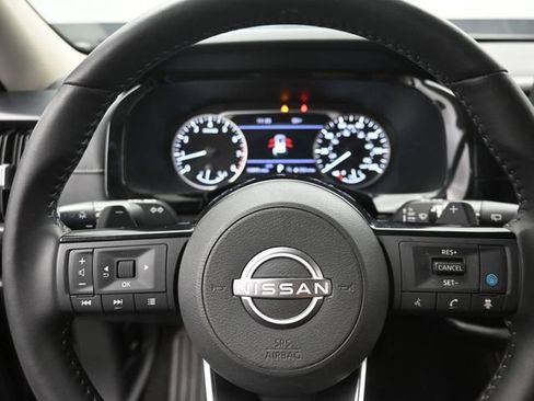 Used 2023 Nissan Pathfinder SL image 10