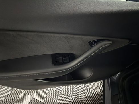 Used 2020 Tesla Model Y Long Range image 15